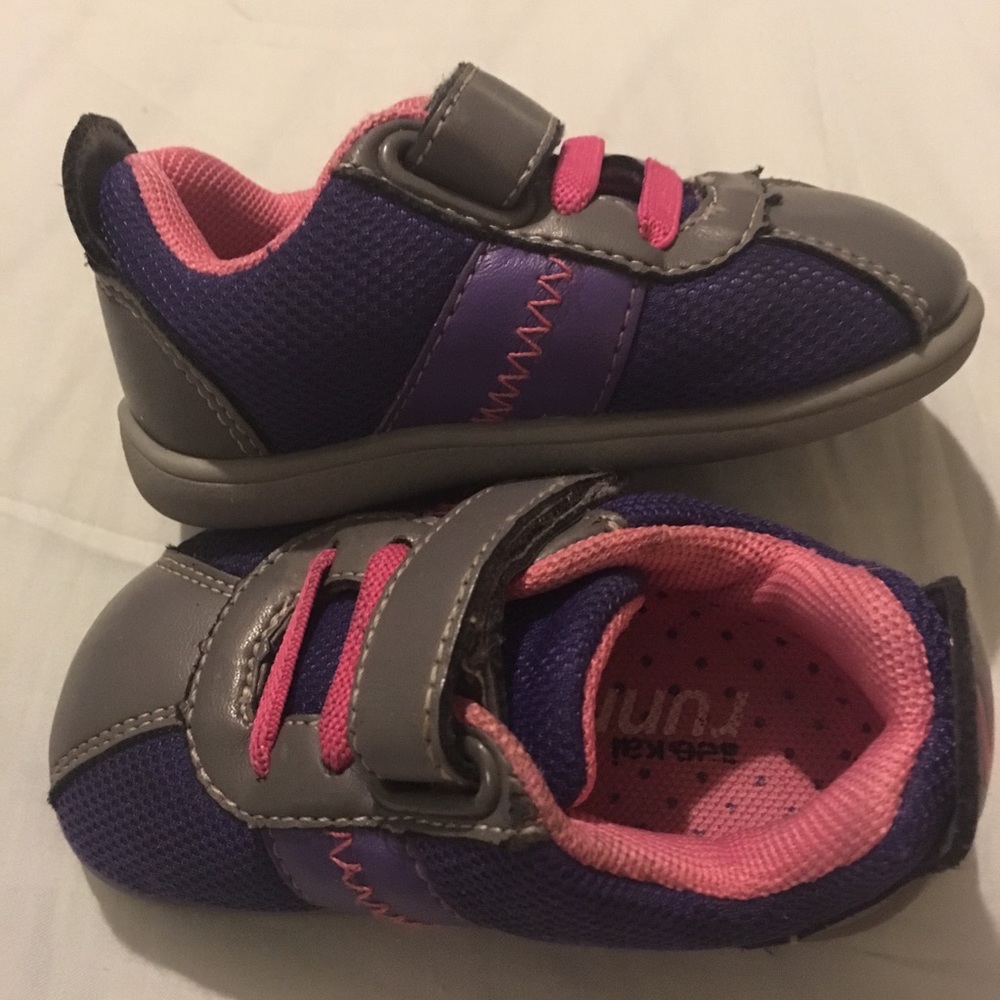 See Kai Run size 4 Infant girl runners, EUC